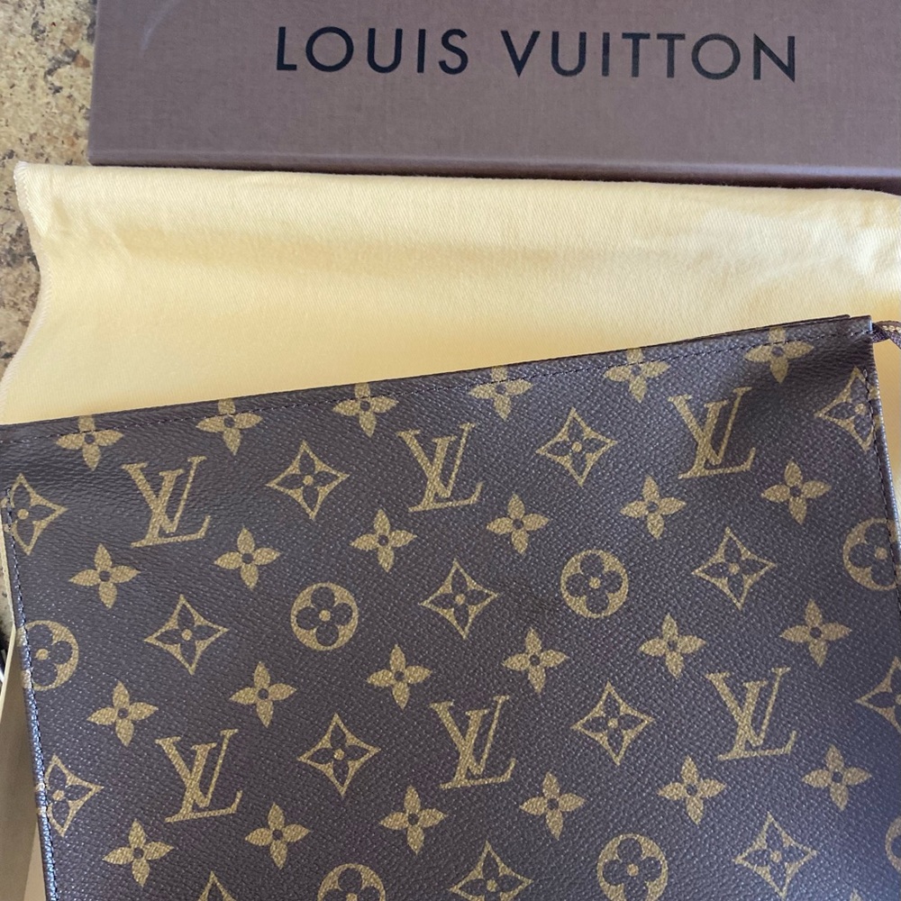 Louis Vuitton Toiletry Monogram Pouch 26 Brown Canvas M47542